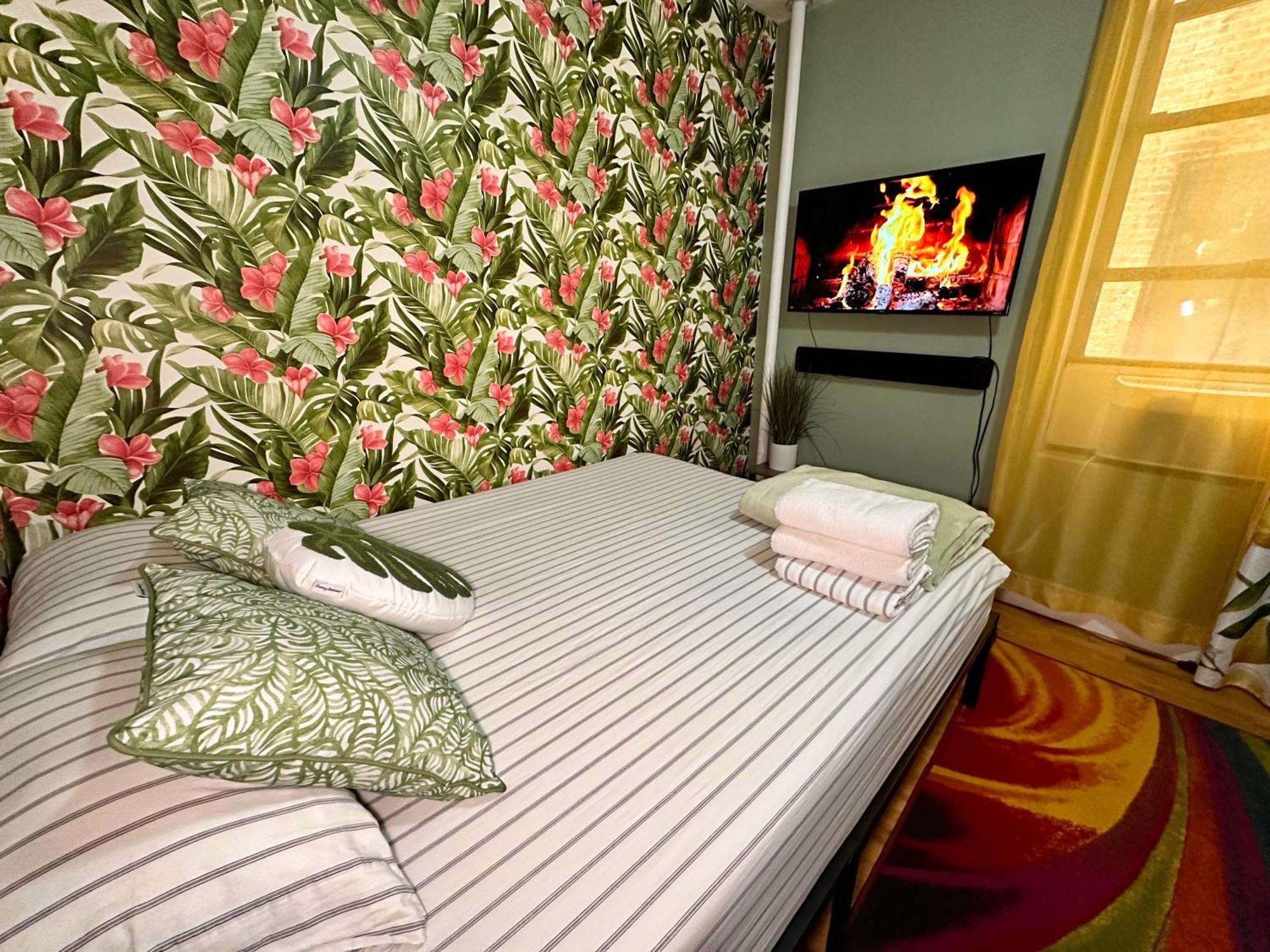Apartment Tropical Comfort In Harlem Cozy With Snacks & Style *