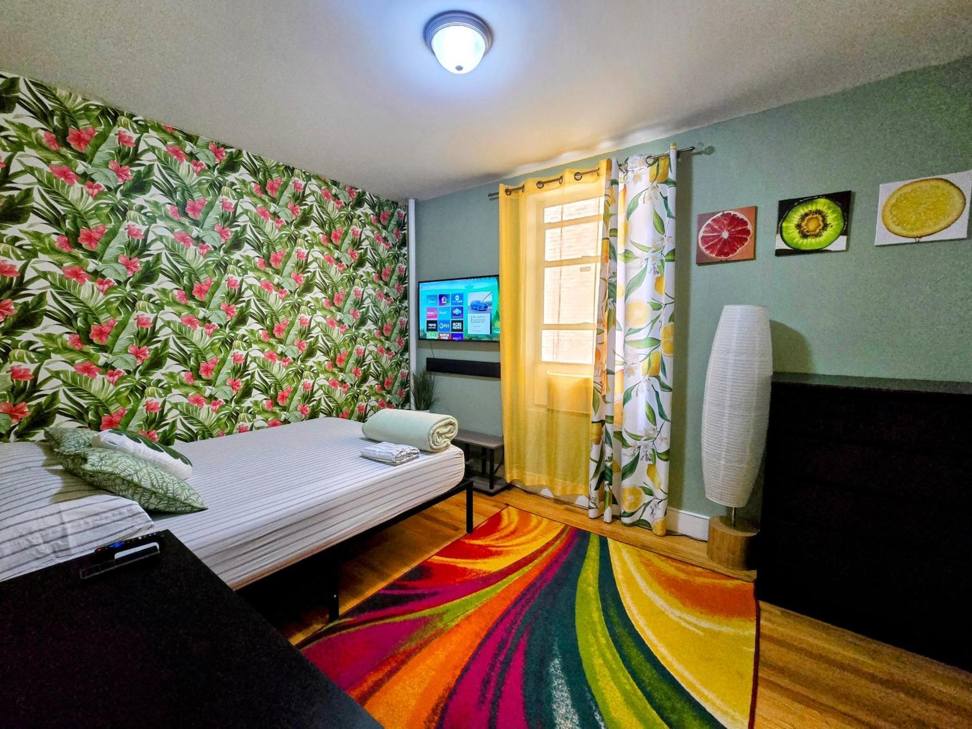 Apartment Tropical Comfort In Harlem Cozy With Snacks & Style